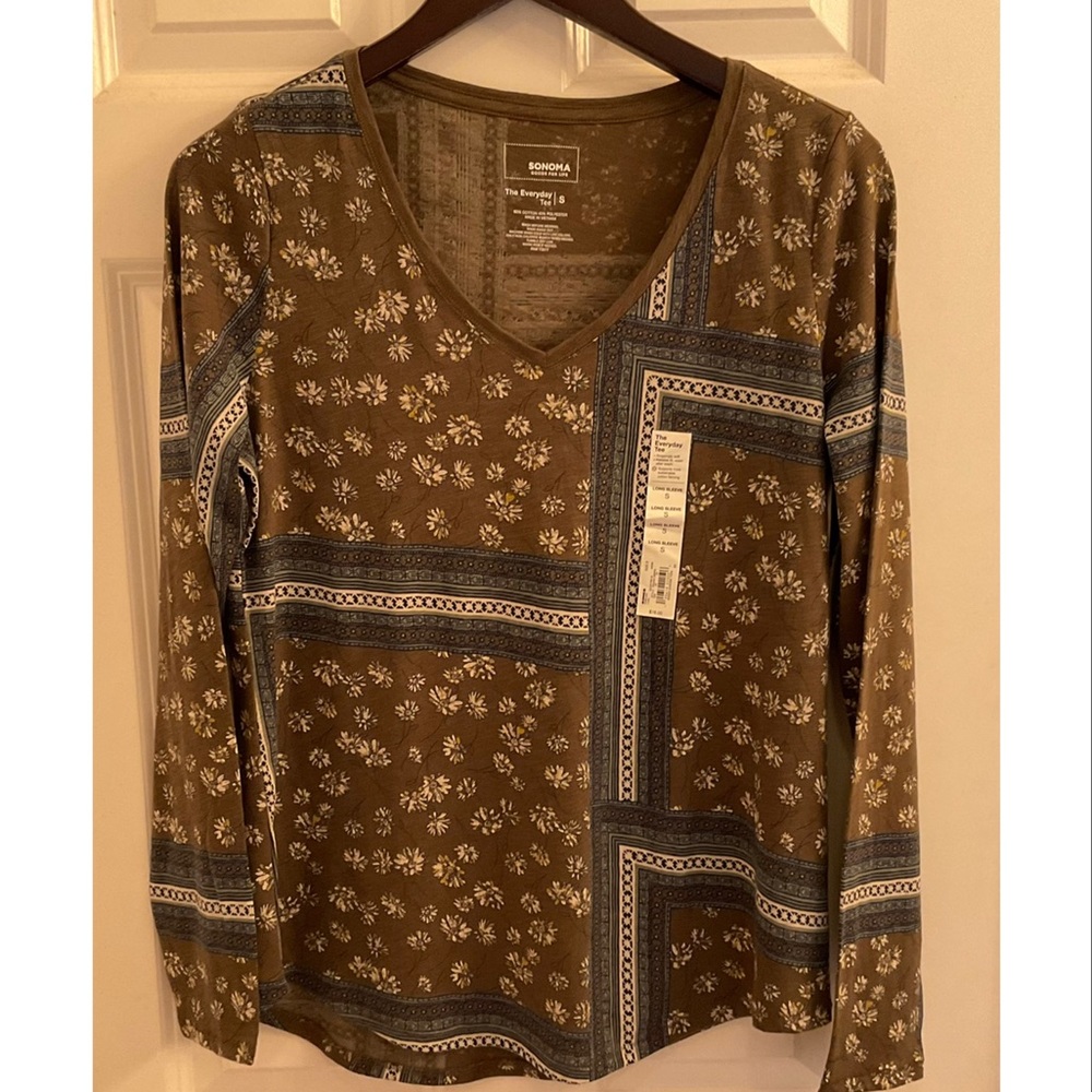 Sonoma Everyday Long Sleeve Tee - NWT - Size Small - Daisy Print